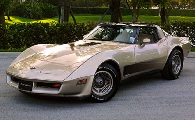 Die 1982er Corvette Collector's Edition in silberbeige metallic