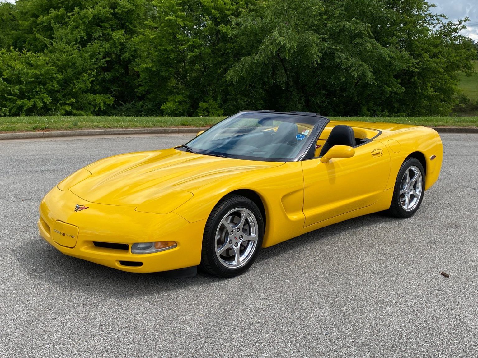 Milenium Yellow 2002 Chevrolet Corvette