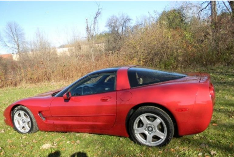 Light Carmine Red 1998 Chevrolet Corvette