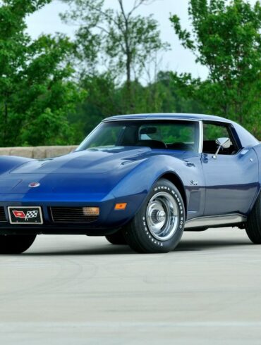 Blue 1973 Corvette with LS4 engine