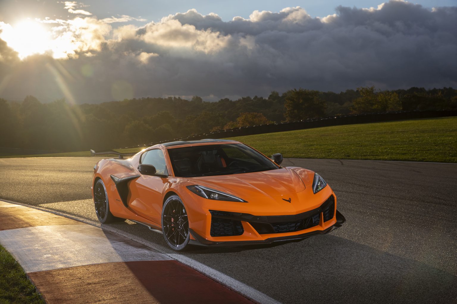 2023 C8 Chevrolet Corvette: Image Gallery & Pictures