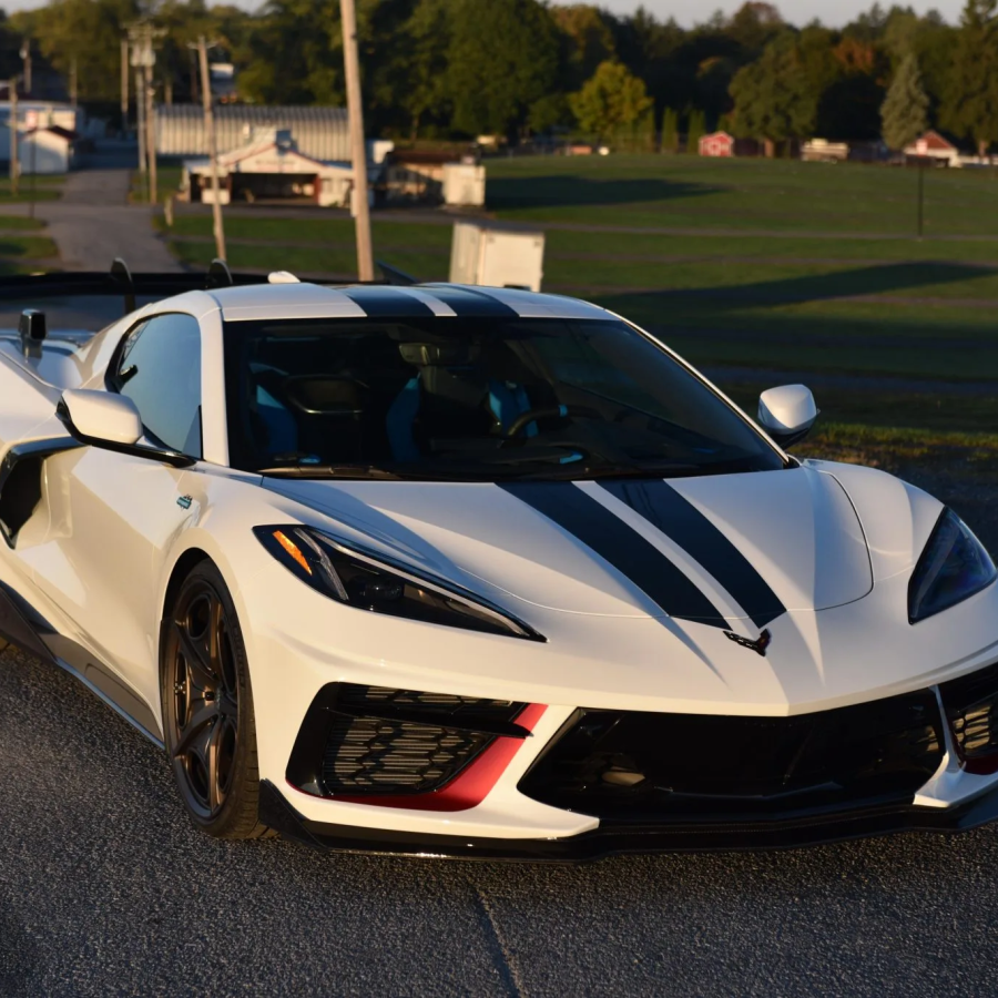 C8 Corvette Stingray Drag Races A Sierra Alpha Racecar With Suzuki 