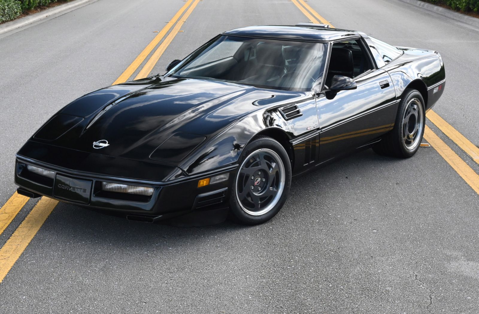 black 1990 Chevrolet Corvette ZR1