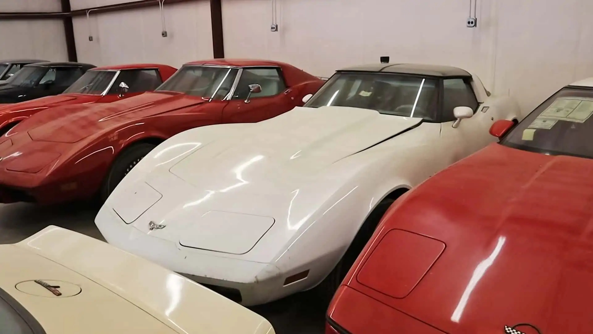 barn-find-corvettes