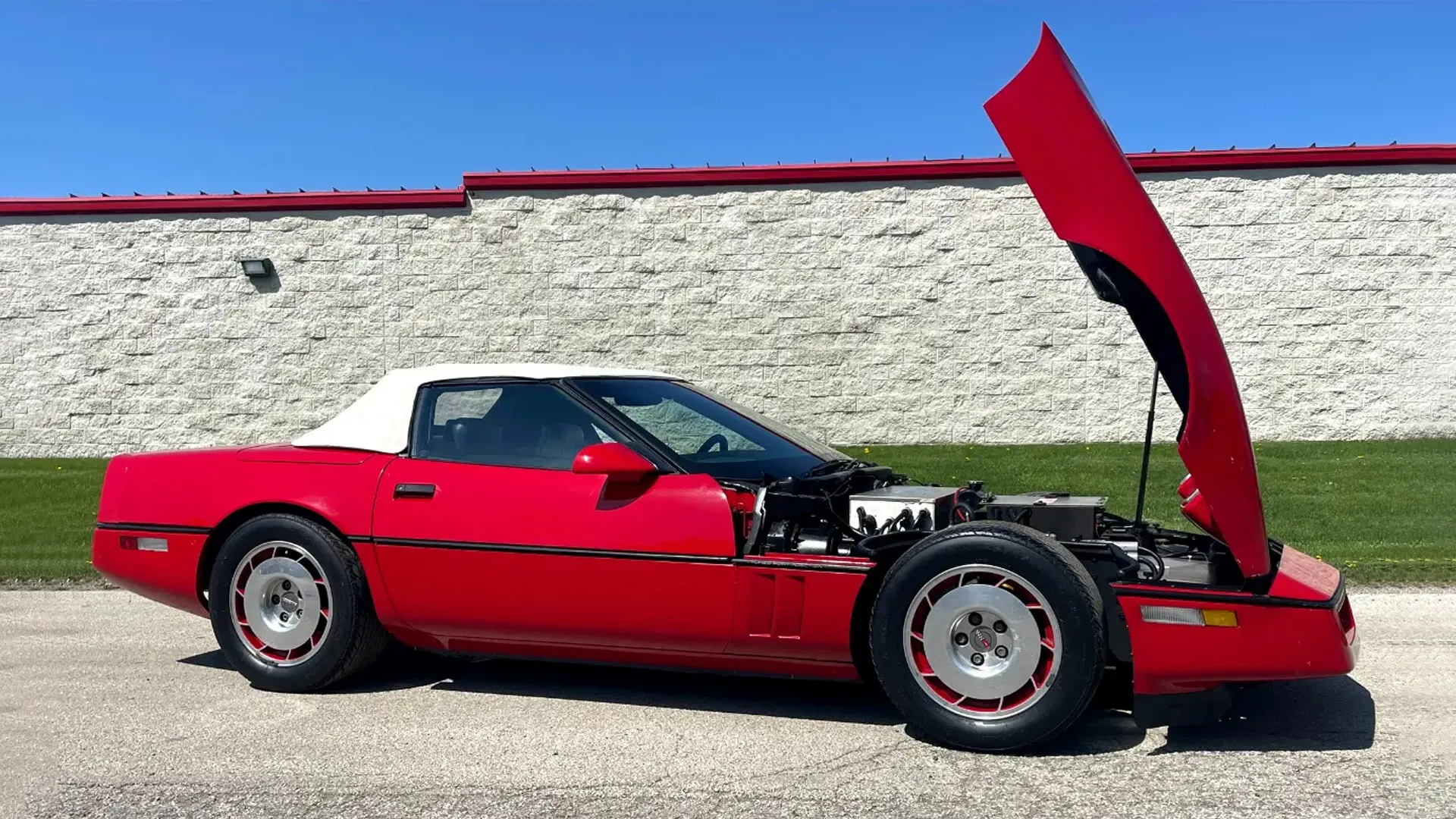 Side view of the electric Chevrolet Corvette prototype made by Motorola