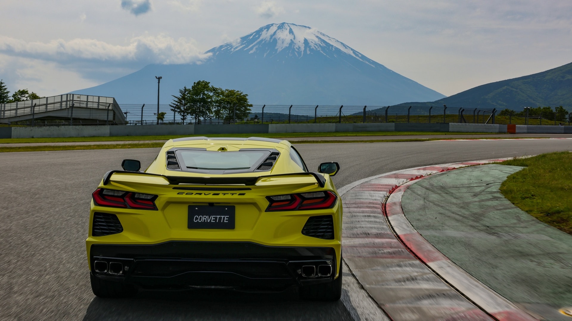 Corvette C8 on Fuji Raceway, Mount Fuji in the distance